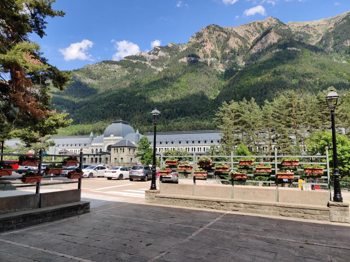 "Leo Pixel" Avairent Canfranc Estacion Apartman Kültér fotó