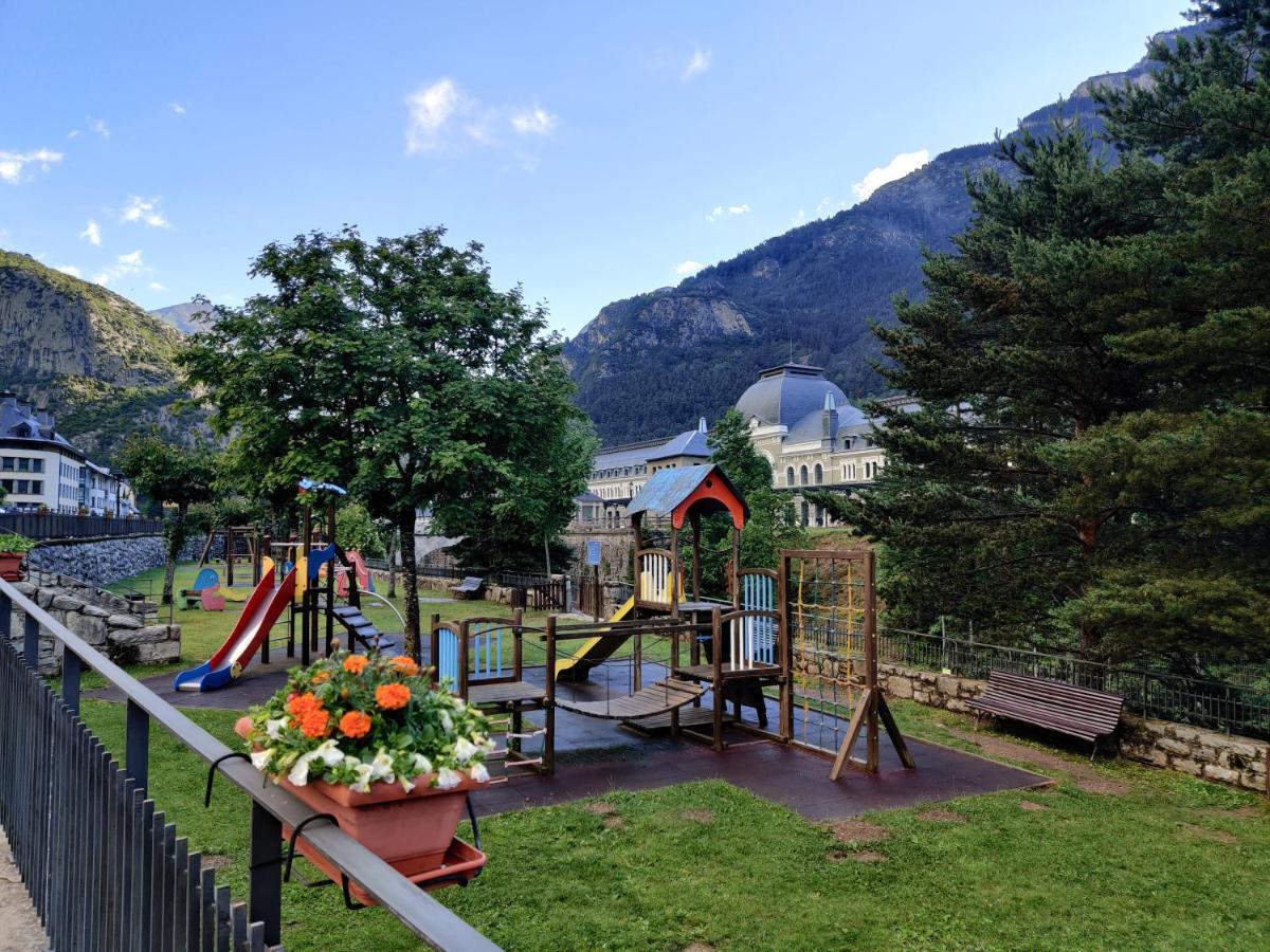 "Leo Pixel" Avairent Canfranc Estacion Apartman Kültér fotó