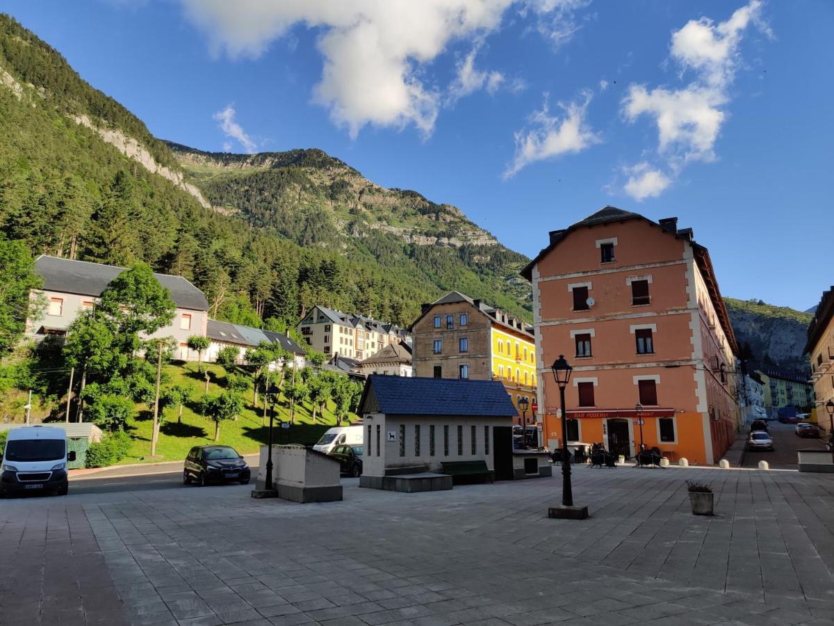 "Leo Pixel" Avairent Canfranc Estacion Apartman Kültér fotó