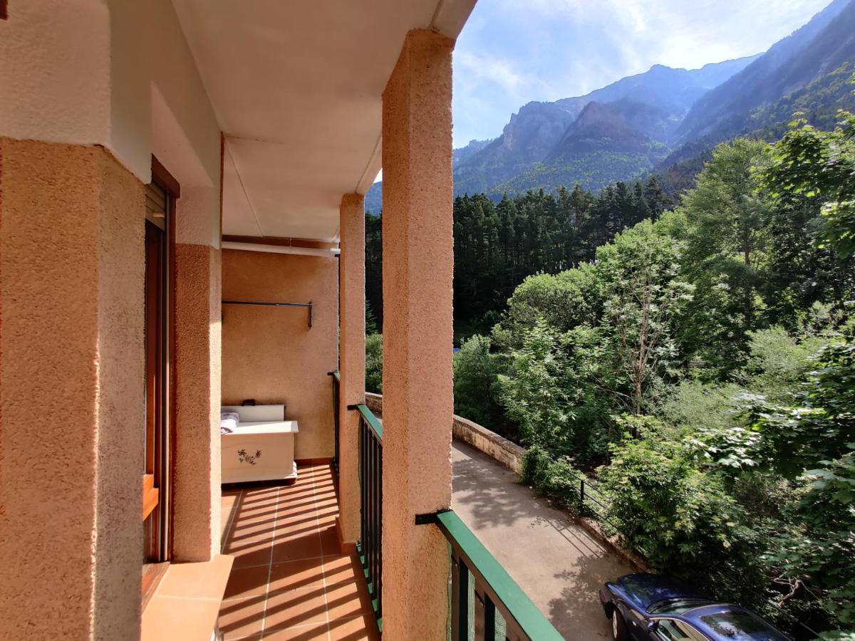 "Leo Pixel" Avairent Canfranc Estacion Apartman Kültér fotó