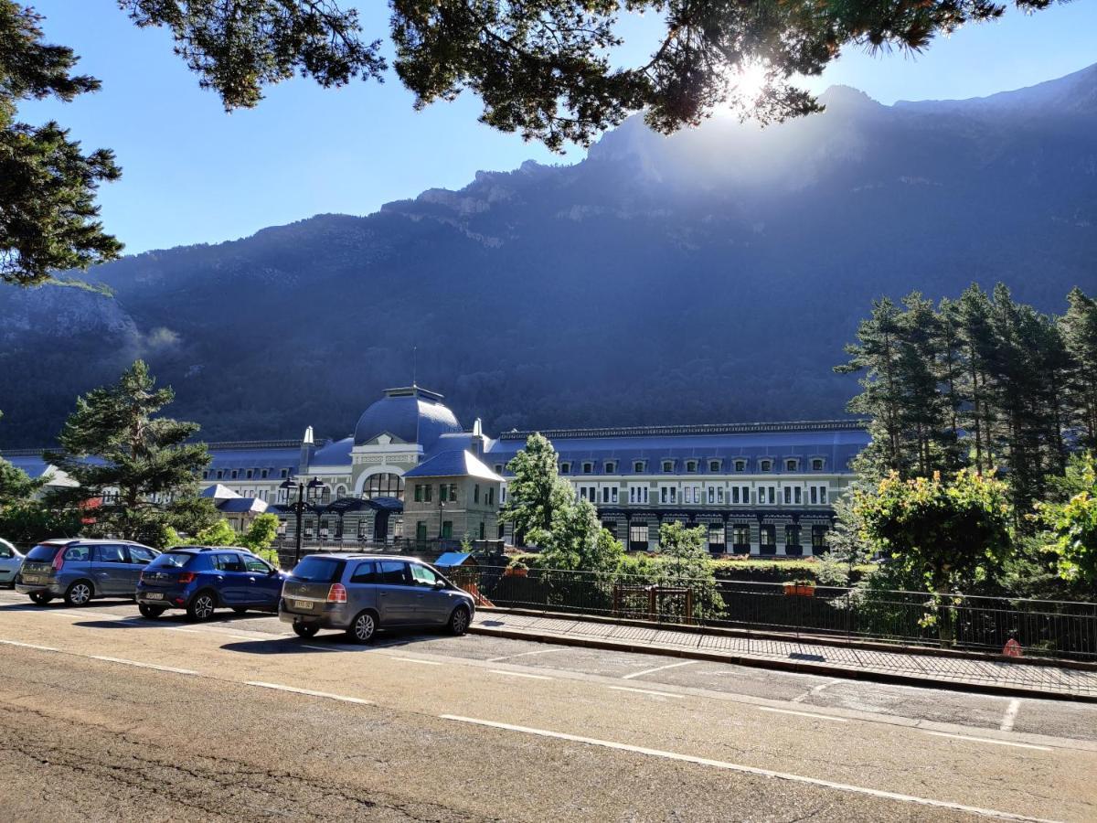 "Leo Pixel" Avairent Canfranc Estacion Apartman Kültér fotó